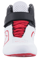 Sapatos Alpinestars Tech-1 K V2, sapatos de karting, branco, preto e vermelho, vista frontal com atacadores vermelhos e tira de velcro ajustável preta, língua branca perfurada para ventilação, design elegante e respirável para competição