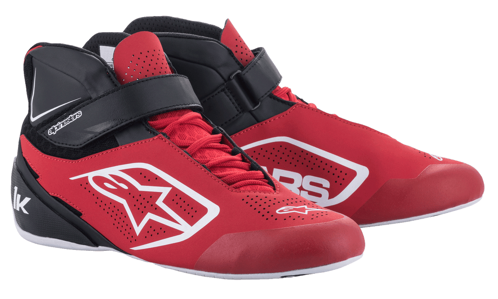 Sapatos de Karting Alpinestars Tech-1 K V2, vermelhos, pretos e brancos, calçado de corrida de cano médio com atacadores vermelhos e tira de tornozelo preta de gancho e laço, parte superior em microfibra perfurada com logótipos Alpinestars brancos, design ergonómico para karting profissional