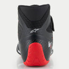 Sapatos Alpinestars Tech-1 KX V3, sapatos de karting, preto branco vermelho, vista traseira mostrando o calcanhar vermelho contornado e o logótipo branco, com acabamento texturizado e colarinho em malha respirável para desempenho em pista