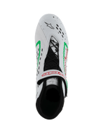 Sapatos Alpinestars Tech-1 KX V3, sapatos de karting com homologação FIA, brancos com detalhes em verde e vermelho, vista superior mostrando o sistema de atacadores assimétricos, correia ajustável com logótipo vermelho e perfurações na biqueira cortadas a laser.
