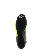 Sapatos Alpinestars Tech-1 KX V3, sapatos de karting, preto e amarelo fluo, vista inferior da sola de borracha fina com padrão de aderência texturizado e logótipo de estrela branco no calcanhar, concebidos para performance em desportos motorizados