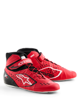 Sapatos Alpinestars Tech-1 KX V3, sapatos de karting, vermelhos e pretos, com atacadores assimétricos e tira de velcro no tornozelo, logótipo Alpinestars a branco, entradas de ar cortadas a laser e uma construção leve sem costuras para desempenho profissional em desportos motorizados.