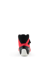 Sapatos Alpinestars Tech-1 KX V3 - FIA, sapatos de karting, em vermelho e preto, vista traseira realçando o reforço de calcanhar branco, colarinho de malha preta e perfil elegante para competição profissional.