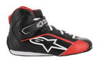 Sapatos Alpinestars Youth Tech-1 K, sapatos de karting, pretos, brancos e vermelhos, perfil lateral com construção em microfibra, logótipo Alpinestars branco, alça de gancho e laço no tornozelo e painéis laterais perfurados para ventilação.