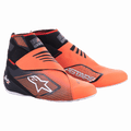 Sapatos Alpinestars Tech-1 KZ V2, sapatos de karting, preto e laranja fluo, design de cano alto com parte superior tricotada e logótipo Astars branco, painéis em malha preta, sobreposições texturizadas, solas brancas finas, fechos duplos de velcro, calçado de performance aerodinâmica