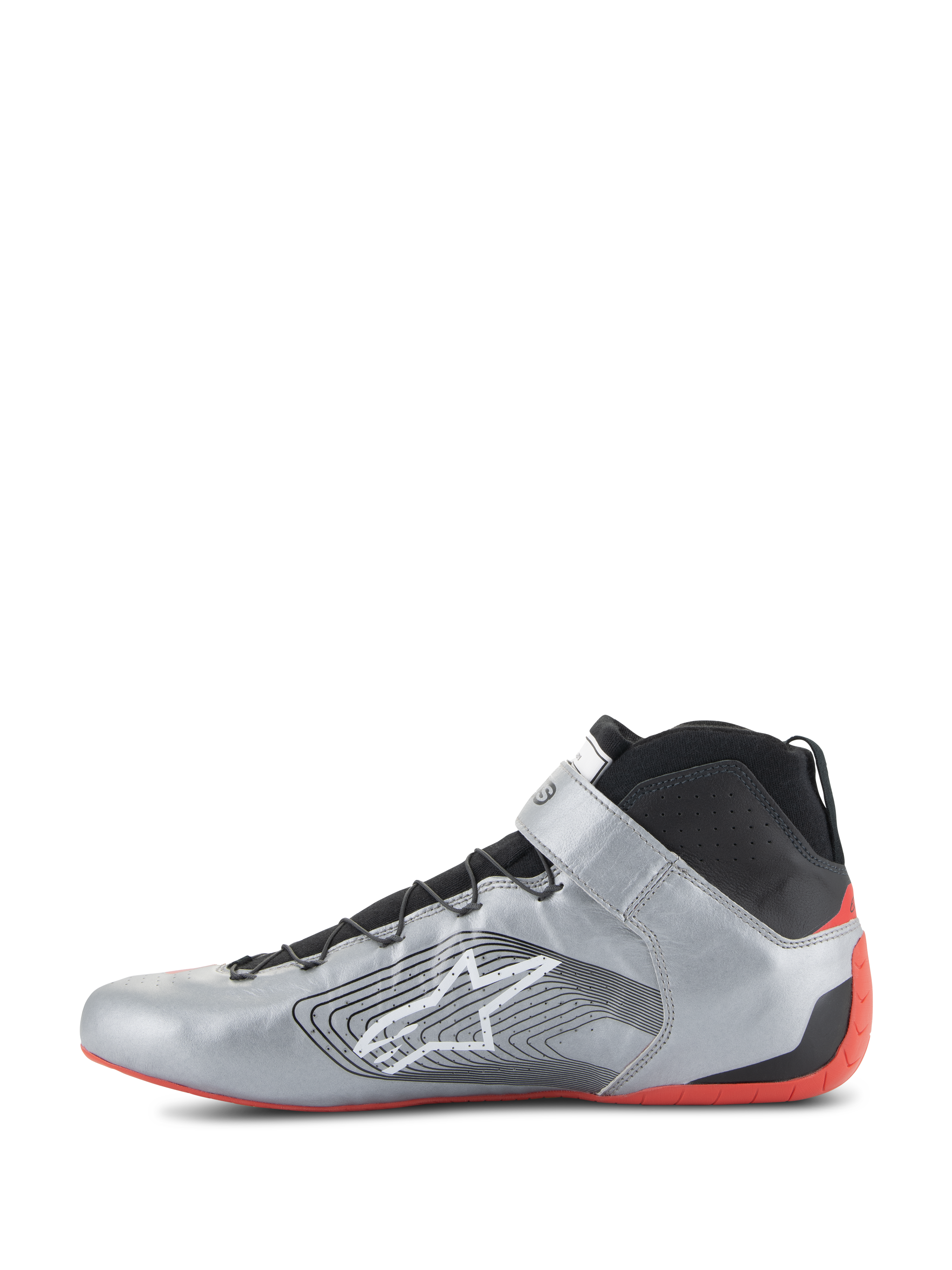 Sapatos Alpinestars Tech-1 Z V3 FIA, sapatos de automobilismo, em prateado escuro, preto e vermelho, perfil lateral de um sapato de condução profissional, parte superior em couro prateado metálico com colarinho em malha preta, apresentando o logótipo Alpinestars em branco e sola fina de borracha vermelha
