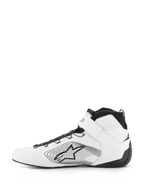 Alpinestars Tech-1 Z V3 Shoes FIA, sapatos de automobilismo, branco e preto, perfil lateral de sapato de competição em couro premium com sistema de atacadores rápidos pretos, tira de tornozelo branca e logótipo da estrela Alpinestars com gráfico linear na lateral