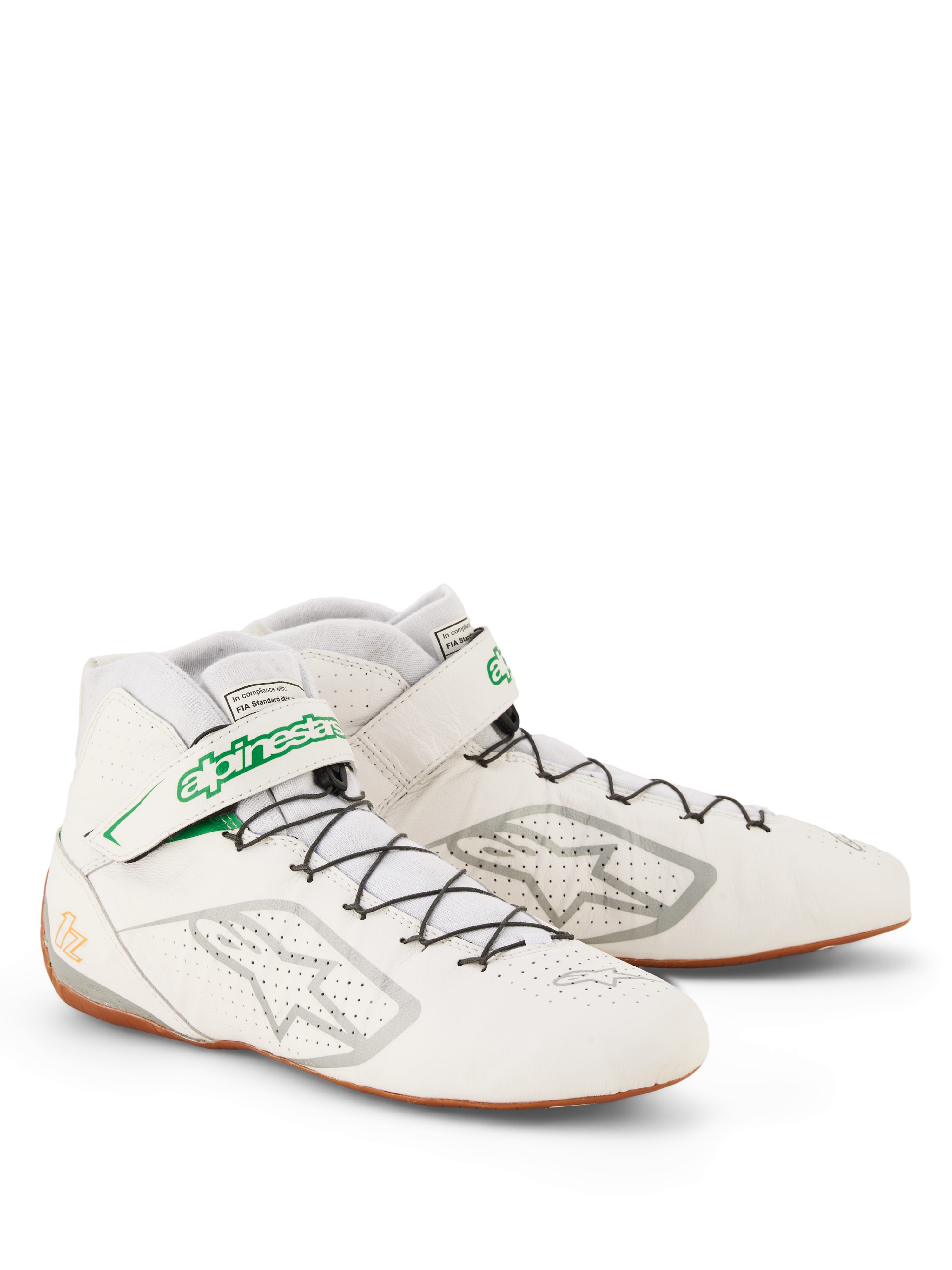 Alpinestars Tech-1 Z V3 Shoes FIA, sapatos de corrida, brancos com detalhes em verde e prateado, parte superior em couro bovino perfurado, sistema de laço rápido com tira de logótipo verde, sola fina de borracha cor goma para sensibilidade nos pedais, calçado profissional de desportos motorizados