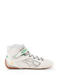 Alpinestars Tech-1 Z V3 Shoes FIA, sapatos de karting e de automobilismo, brancos com detalhes em verde e cor de goma, vista lateral com o logótipo Alpinestars prateado, parte superior em pele perfurada, silhueta de cano alto com sistema de laço rápido, design profissional para desportos motorizados