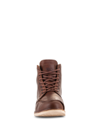 Sapatos Alpinestars Oscar Monty V2, castanhos, sapatos de motociclismo, vista frontal apresentando construção em couro de flor integral, design moc toe, fecho de atacadores e sola em cunha off-white, calçado urbano de inspiração heritage