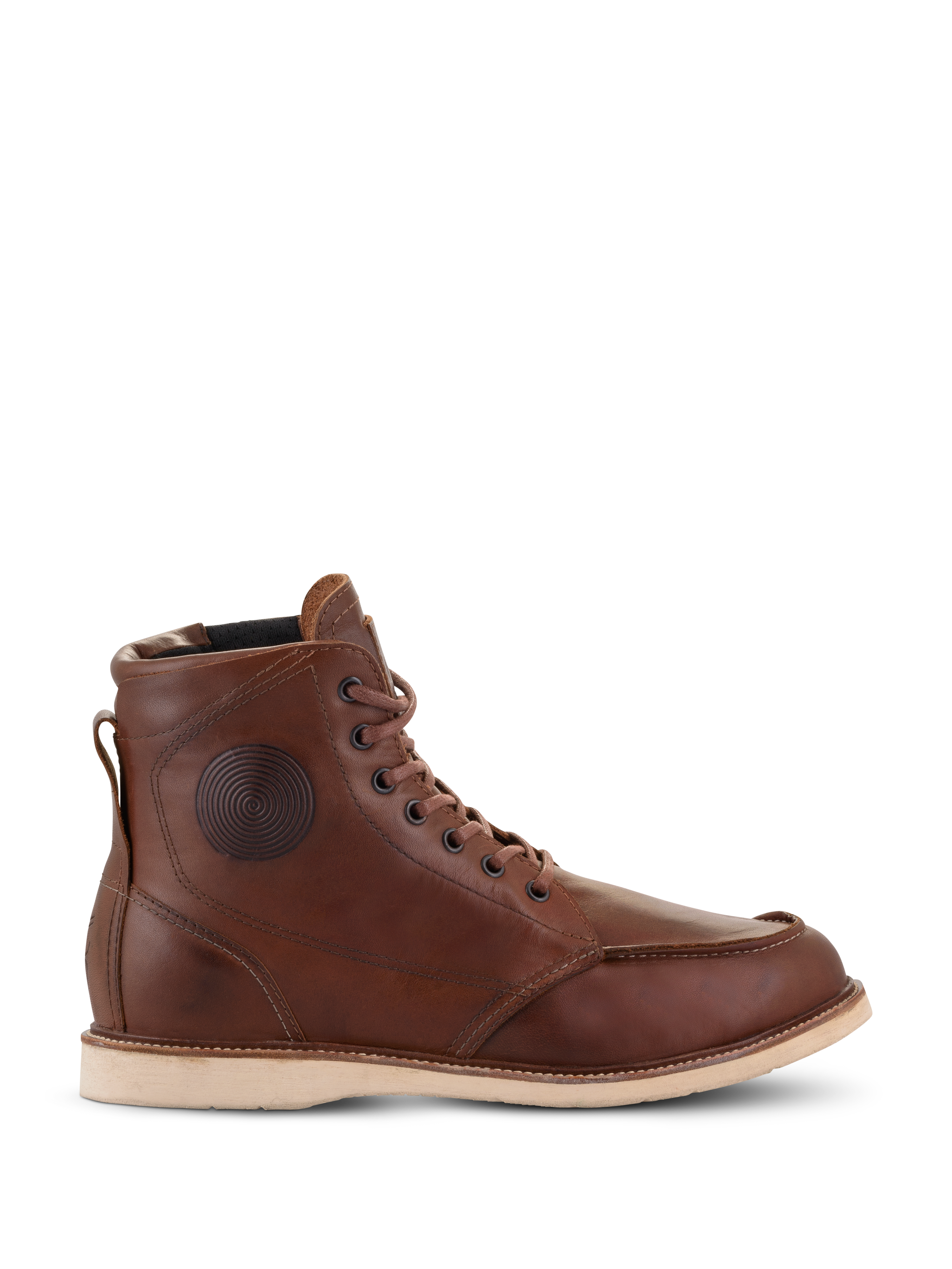 Sapatos Alpinestars Oscar Monty V2, botas de motociclismo em couro castanho, sola em cunha branca, biqueira moc toe, detalhe circular em relevo no tornozelo, calçado urbano de estilo heritage