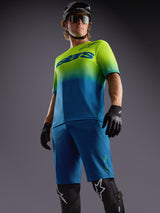 Camisola BTT A-Dura ASTARS 2.0 em gradiente azul e amarelo fluo, manga curta, com calções e proteções a condizer.