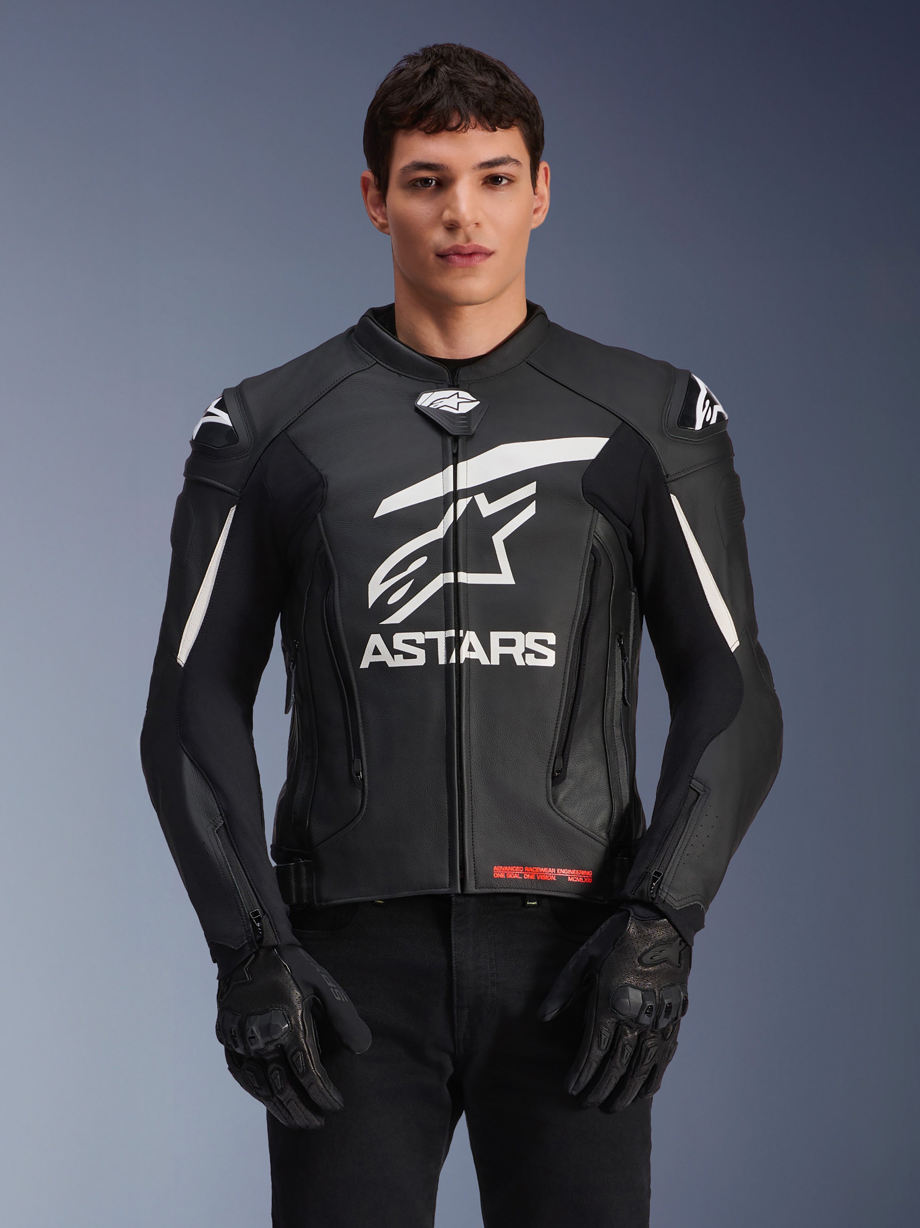 alpinestars バイクジャケット 黒 GP Plus V4 - Black Motorcycle Jacket | Alpinestars®