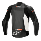 Alpinestars GP Force Airflow Leather Jacket, vista traseira, preto, branco e vermelho fluo, painel traseiro em couro perfurado para ventilação, inserções elásticas em acordeão nos ombros e laterais, logótipo Alpinestars branco na parte inferior das costas, marca GP Force na parte superior das costas, vestuário de motociclismo desportivo