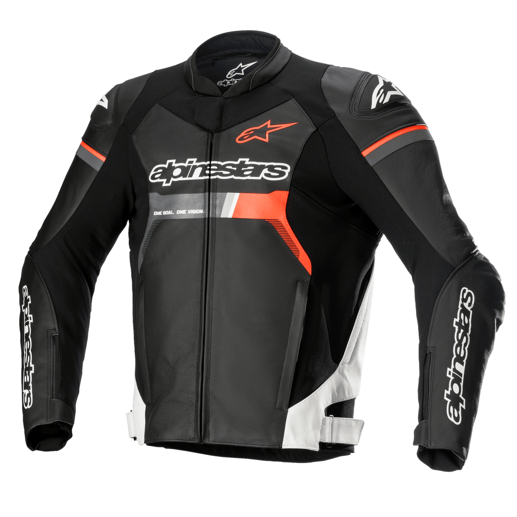 Casaco de Pele Alpinestars GP Force, casaco de motociclismo, preto com detalhes em branco e vermelho fluo, com logótipos Alpinestars em destaque no peito e mangas, construção em pele de bovino premium com protetores de ombro DFS Lite, silhueta aerodinâmica