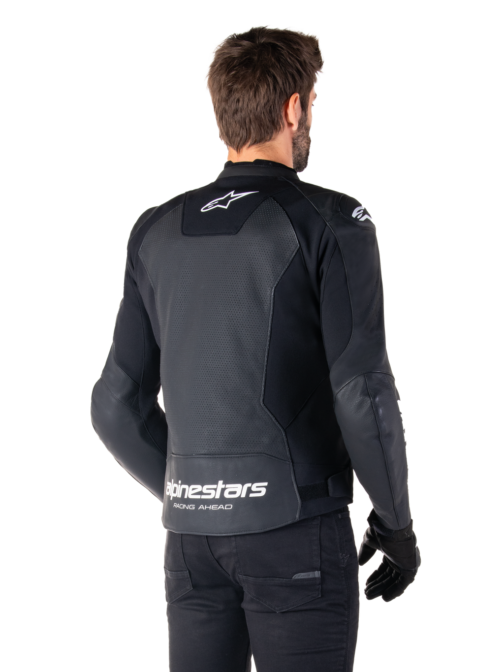 Alpinestars Faster V3 Airflow Leather Jacket, casaco de couro preto e branco, vista traseira num modelo, com costas em couro perfurado para ventilação, logótipos brancos na parte superior e na cintura com o texto 'Racing Ahead', design desportivo com painéis de estiramento para motociclismo