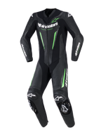Fato de Pele Alpinestars GP Force V2 - 1 Peça, fato de motociclismo de uma peça, preto com detalhes verde néon e logótipos brancos, com painéis de pele perfurada, deslizadores externos DFS Lite nos ombros e joelhos, e um design sport-fit dedicado.