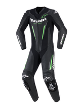 Fato de Pele Alpinestars GP Force V2 - 1 Peça, fato de motociclismo de uma peça, preto com detalhes verde néon e logótipos brancos, com painéis de pele perfurada, deslizadores externos DFS Lite nos ombros e joelhos, e um design sport-fit dedicado.