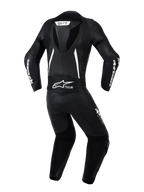 Fato de Cabedal de 2 Peças Alpinestars Stella GP-R7 para Mulher, vista traseira em preto com detalhes brancos, com corcova aerodinâmica integrada, painéis elásticos em acordeão nos ombros e na zona lombar, pele perfurada para ventilação e logótipos Alpinestars em destaque.
