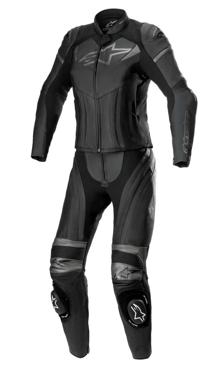 Alpinestars Stella GP Plus 2-Piece Leather Suit, macacão de couro de duas peças para mulher, preto e cinzento metálico, com logótipos Alpinestars cinzentos no peito e nos joelhos, painéis elásticos em acordeão e sliders de joelho, equipamento de corrida profissional com ajuste feminino
