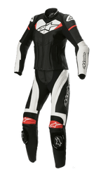Alpinestars Stella GP Plus, fato de pele de duas peças para mulher, preto com detalhes em branco e vermelho brilhante, construção em pele com perfil aerodinâmico, incluindo proteções de ombros DFS Lite, sliders de joelho e painéis elásticos para um ajuste feminino específico