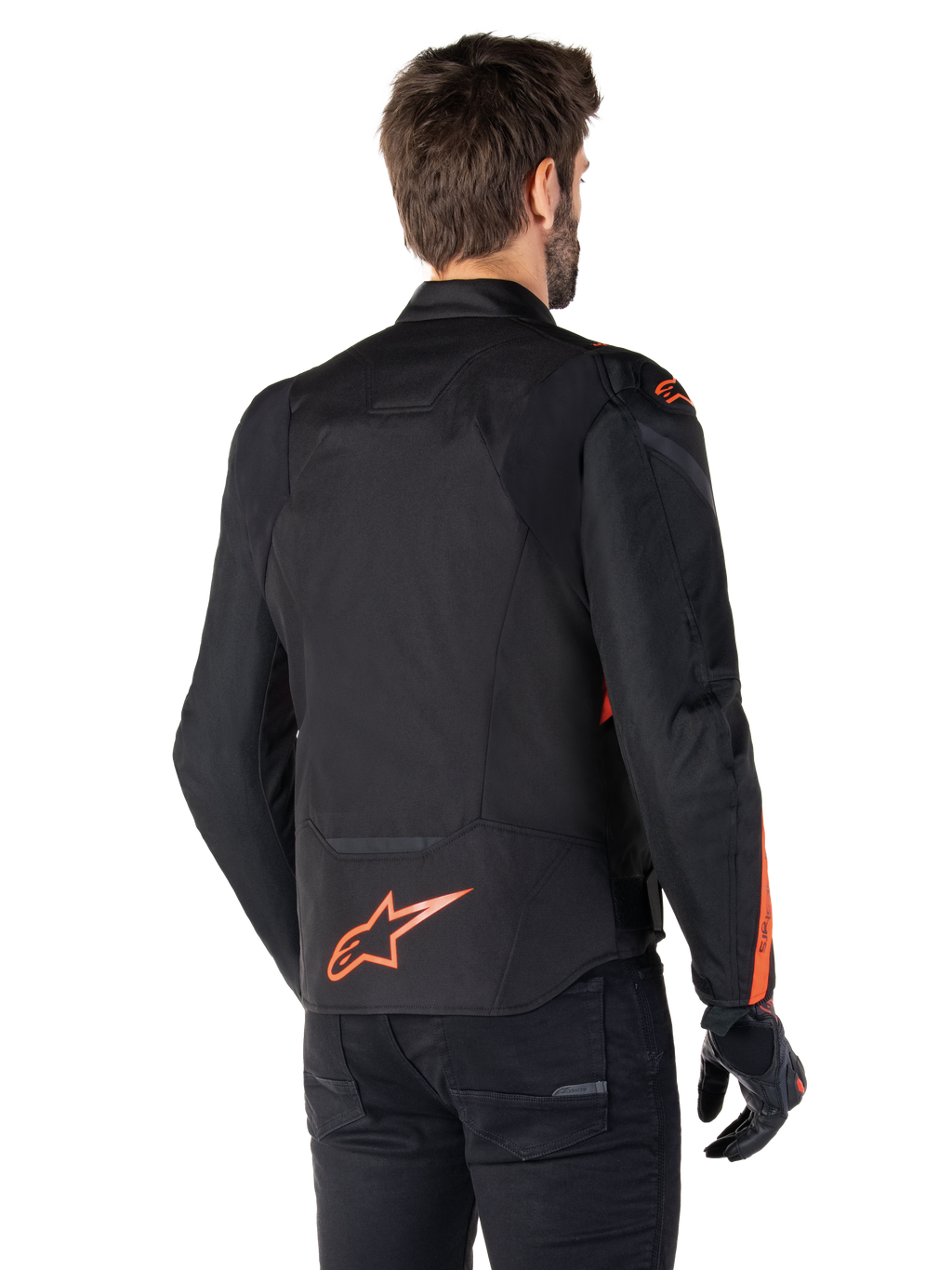 Casaco Alpinestars T-Jaws V4 Waterproof, modelo masculino visto de trás, preto com detalhes em vermelho fluo, logótipo vermelho fluo na parte inferior das costas e detalhes nos ombros e mangas, equipamento desportivo de motociclismo