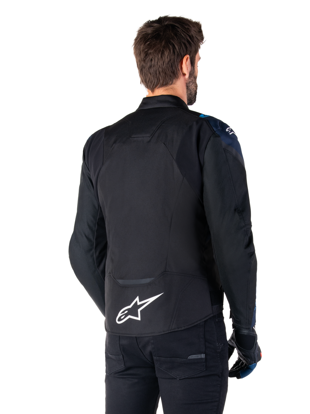 Casaco Impermeável Alpinestars T-Jaws V4, vista traseira, preto com detalhes em azul escuro e azul Blithe, logótipo de estrela branca na parte inferior das costas, silhueta desportiva, usado com calças pretas e luvas de motociclismo