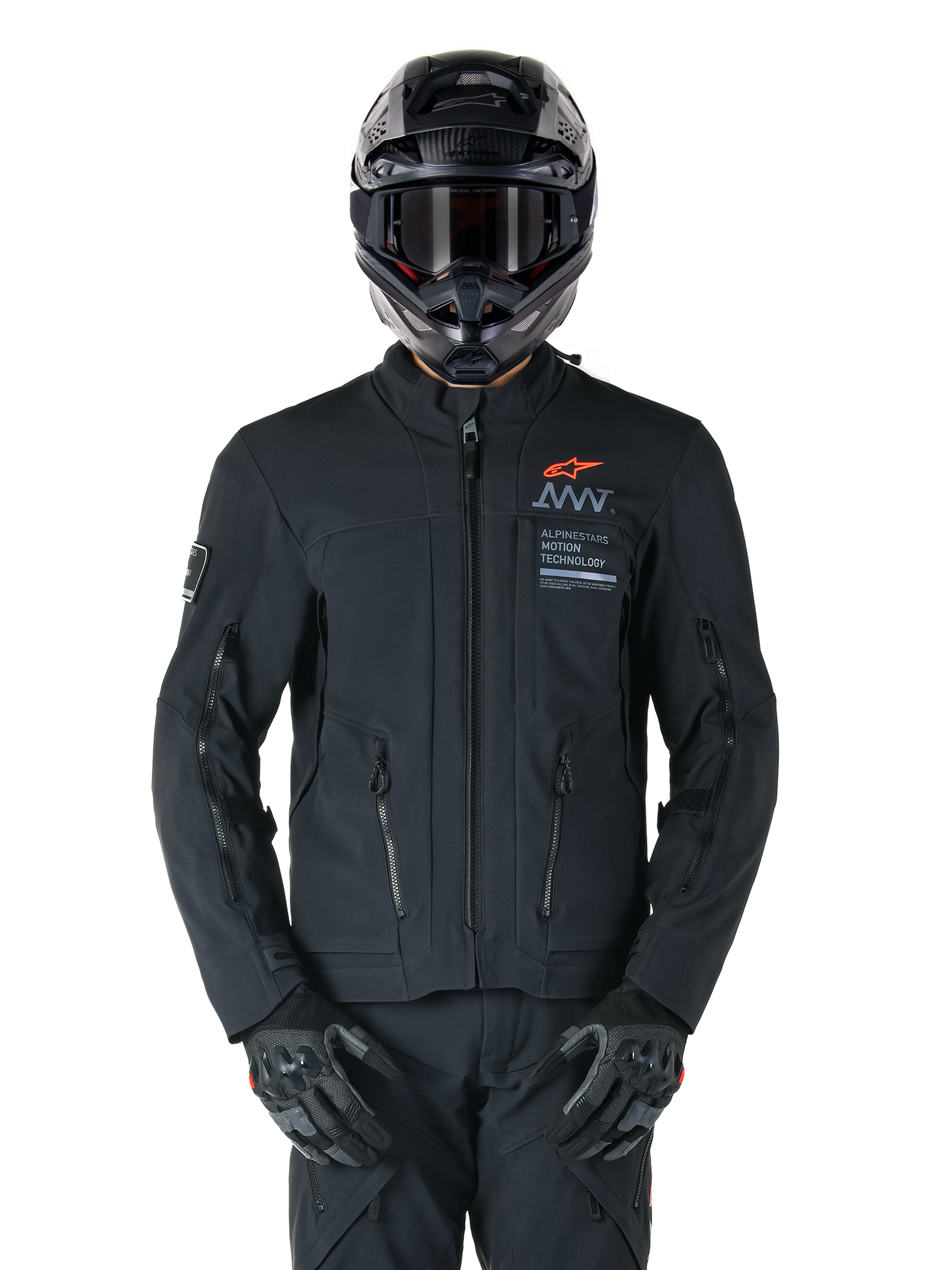Casaco Alpinestars AMT-8 Stretch Drystar® XF, casaco de motociclismo preto, com logótipo Alpinestars laranja e marca AMT cinzenta, gola alta com fecho frontal e aberturas de ventilação, usado com capacete e luvas pretos, equipamento de proteção para touring de aventura