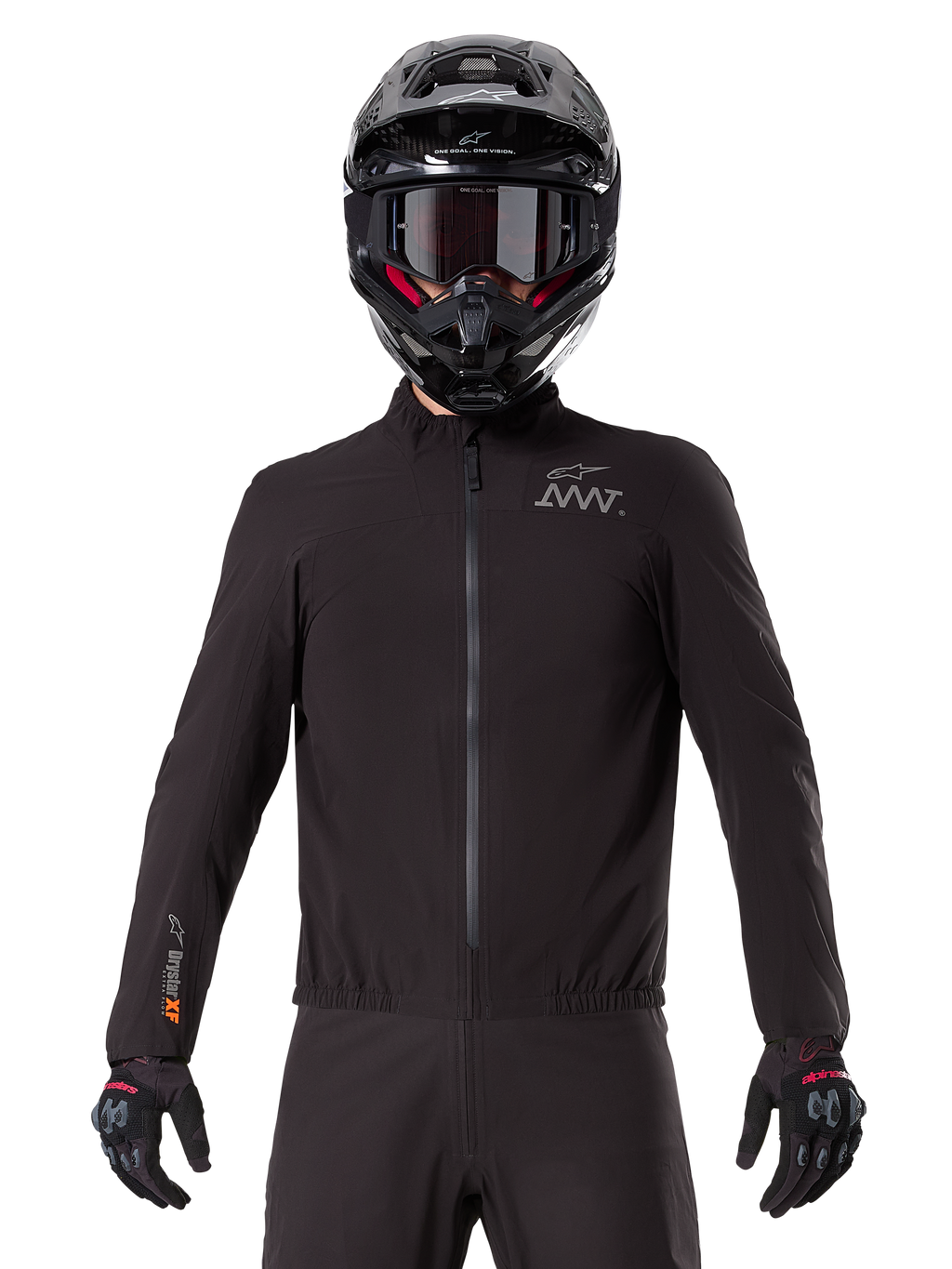 Alpinestars AMT-8 Stretch Drystar® XF Liner, forro de motociclismo impermeável preto, com fecho de correr frontal e cintura elástica, logótipo AMT no peito e marca Drystar XF na manga, usado com capacete e luvas pretas.