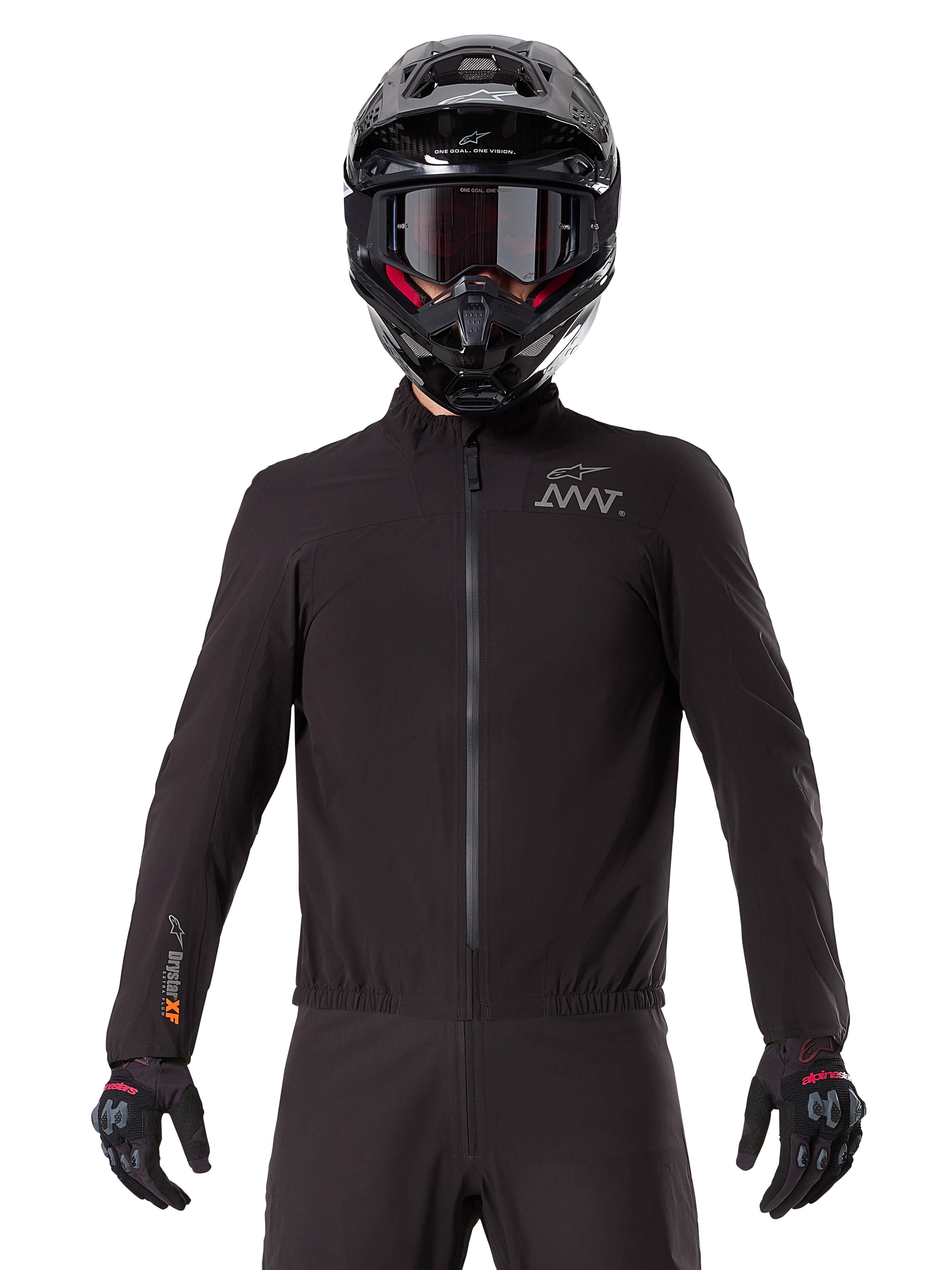 Alpinestars AMT-8 Stretch Drystar® XF Liner, forro de motociclismo impermeável preto, com fecho de correr frontal e cintura elástica, logótipo AMT no peito e marca Drystar XF na manga, usado com capacete e luvas pretas.