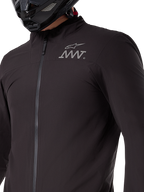 Alpinestars AMT-8 Stretch Drystar® XF Jacket Liner, camada elástica preta impermeável e corta-vento, peça técnica compactável para motociclismo de aventura