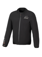 Alpinestars AMT-8 Stretch Drystar® XF Jacket Liner, preto, casaco elástico impermeável e leve, fecho de correr frontal, logótipo AMT no peito, marca Drystar® XF na manga direita, gola e punhos elásticos