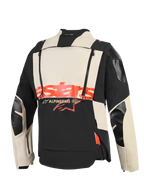 Alpinestars Halo Pro Drystar® XF Laminated Jacket, vista traseira, construção têxtil em Mastic Black e creme, logótipo 'stars' vermelho arrojado no centro, fechos de correr verticais duplos para ventilação modular, vestuário técnico de motociclismo de aventura