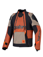Alpinestars Halo Pro Drystar® XF Laminated Jacket, casaco de motociclismo de aventura, Walnut Rust Black, vista frontal com painel modular no peito com fechos duplos impermeáveis, construção têxtil resistente com painéis bege e laranja.