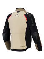 Casaco Alpinestars Andes Pro Drystar® XF, vista traseira, nogueira e preto com detalhes em vermelho, apresenta painéis reforçados nos ombros e cotovelos, grande bolso traseiro e marca Alpinestars, equipamento de motociclismo adventure touring