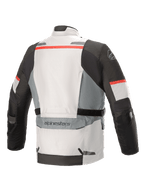 Alpinestars Andes V3 Drystar® Jacket, cinzento gelo e cinzento escuro com detalhes vermelhos, vista traseira com um grande bolso utilitário na zona inferior das costas, correias de ajuste na cintura e pormenores refletores nos ombros e na bainha.