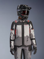 Alpinestars Stella Andes V4 Drystar, casaco de moto para mulher, cinzento e preto com detalhes coral, impermeável.