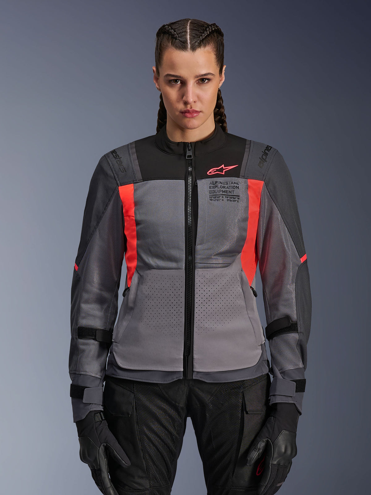 Alpinestars Stella St-2 Air Jacket, casaco de moto para mulher, cinzento e vermelho vivo, com secções perfuradas para ventilação, fechos pretos, correias ajustáveis nas mangas