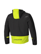 Alpinestars Mootant Waterproof Parka, casaco impermeável de moto, vista traseira mostrando o capuz e a marca MO.ST.EQ., preto e verde lima, certificado CE