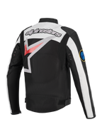Casaco Alpinestars Axton, casaco de motociclismo, preto, off-white e vermelho brilhante, vista traseira com um grande logótipo Alpinestars envolvente, painéis extensíveis em acordeão nos ombros e detalhes de ilhós metálicos, estética de corrida de inspiração vintage.