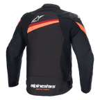 Casaco Alpinestars T-GP Plus R V4, vista traseira, preto e vermelho fluo, casaco desportivo de motociclismo em tecido, com logótipo Alpinestars branco na parte superior das costas e marca na bainha inferior, riscas vermelhas diagonais nos ombros e costas, mangas pré-curvadas.