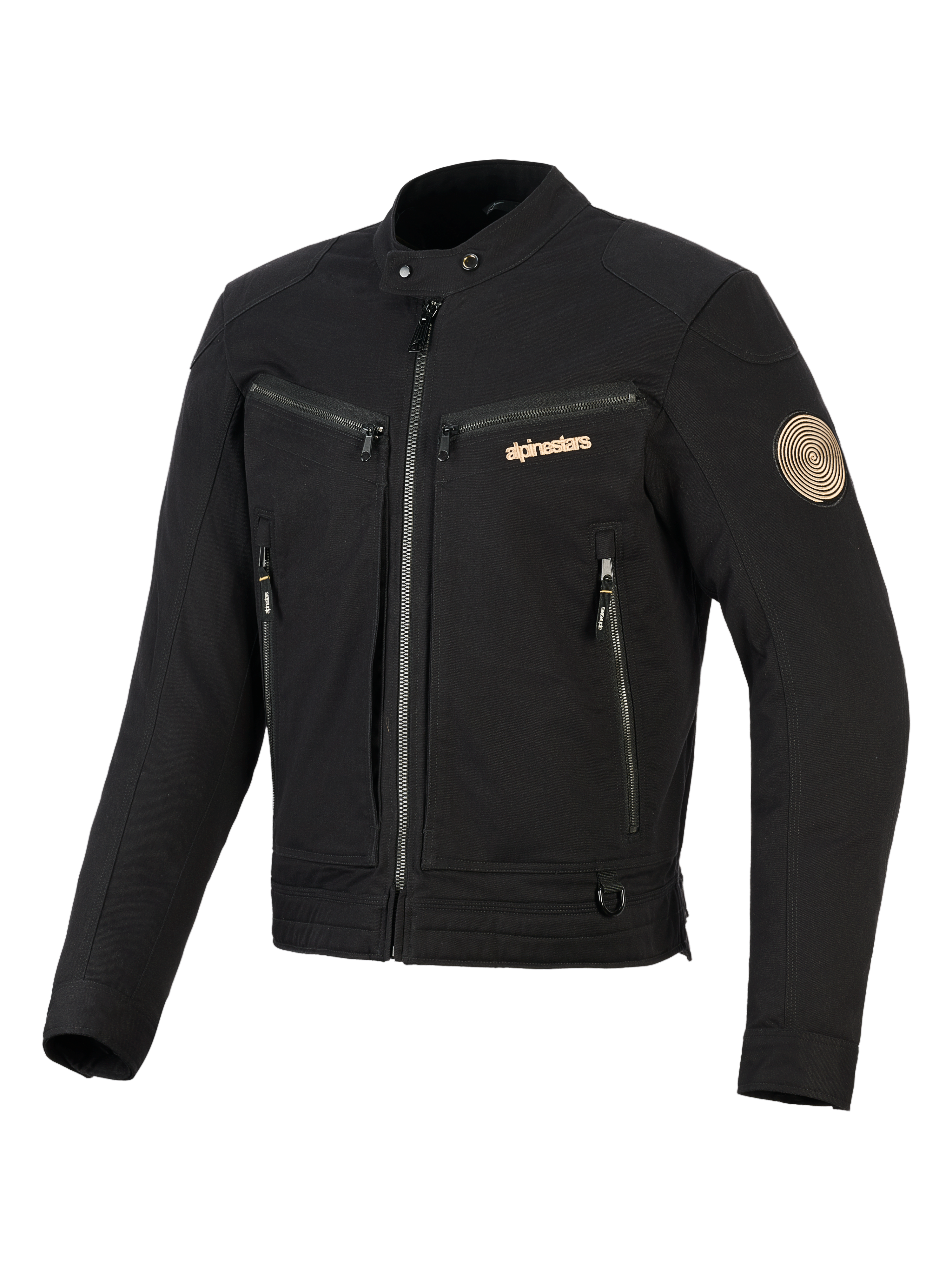 Alpinestars Bruiser Jacket, casaco de motociclismo urbano preto, inclui bolsos com fecho no peito e para as mãos, logótipo em tons dourados e patch de ombro em espiral Oscar, design têxtil inspirado em vestuário de trabalho.