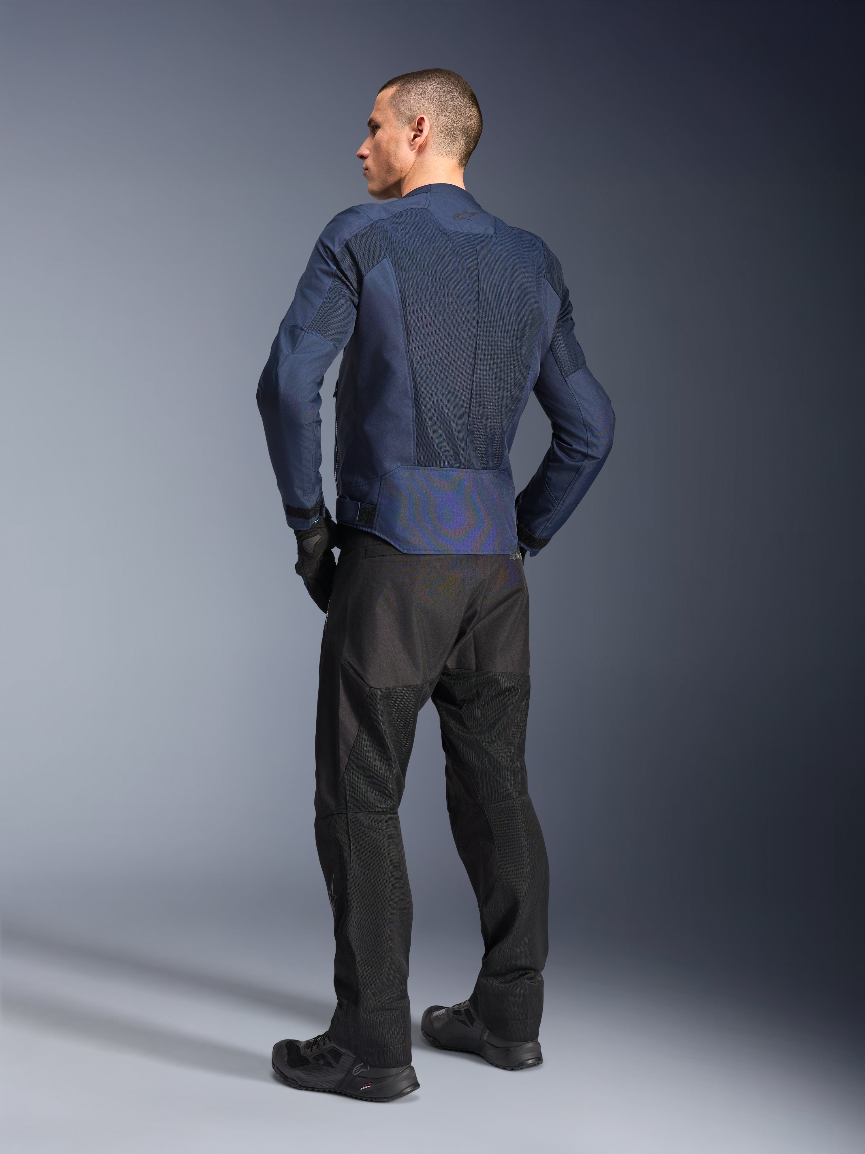 Alpinestars C-1 Air, casaco de moto urbano para homem, azul, vista traseira com malha ventilada e detalhes refletores.