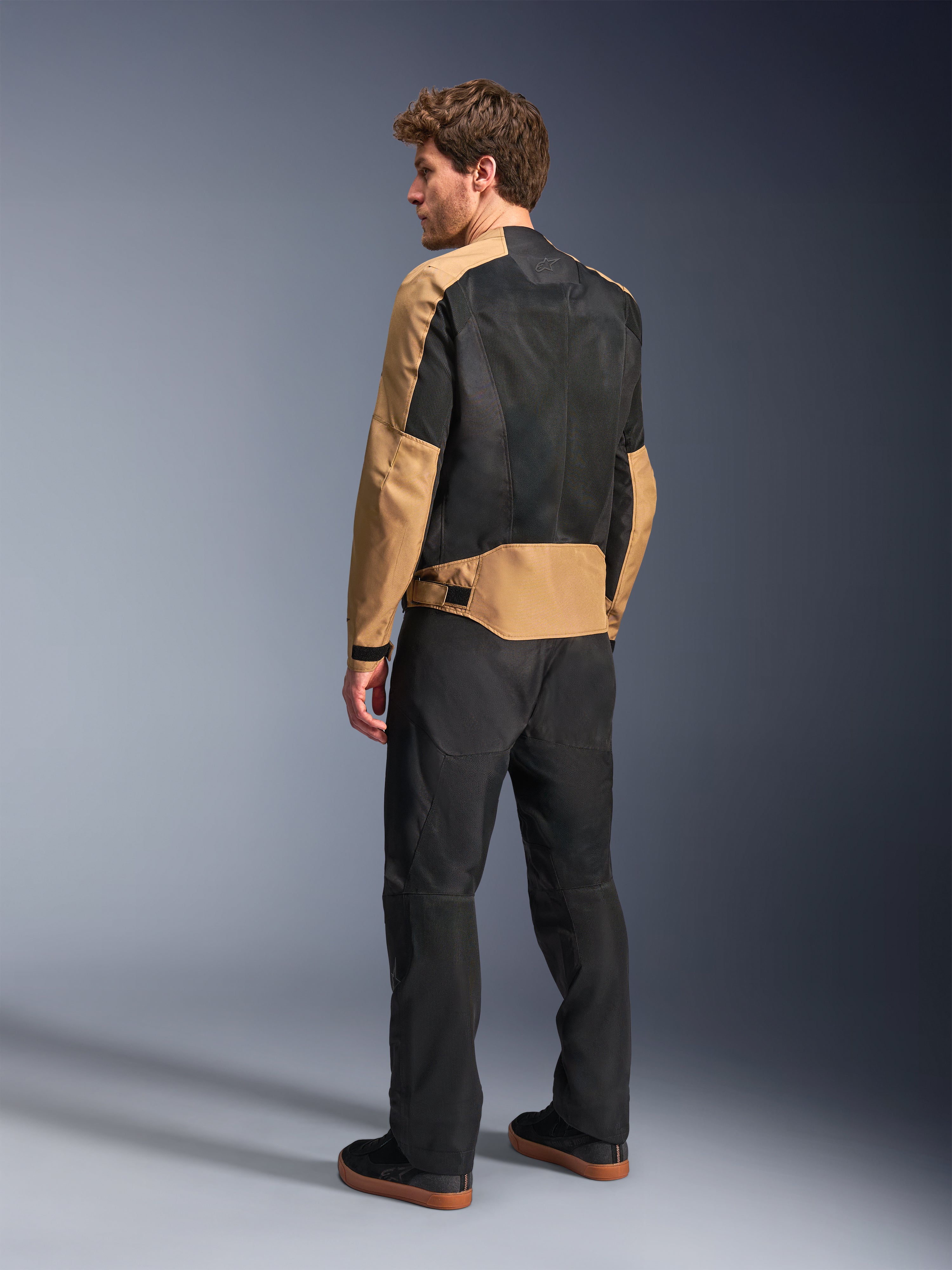 Alpinestars C-1 Air, casaco de moto urbano para homem, areia e preto, em têxtil com painéis de malha técnica, vista traseira