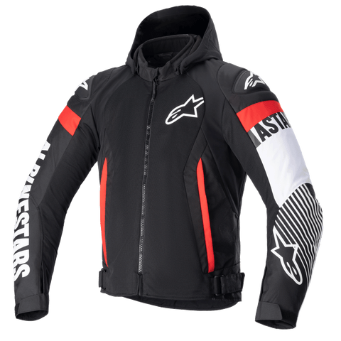 Alpinestars Zaca Air Jacket, casaco de motociclismo têxtil preto com detalhes em vermelho e branco fluo, com capuz removível, painéis de malha 3D para ventilação, logótipo Alpinestars branco nas mangas, logótipo de estrela no peito e correias de ajuste na cintura.