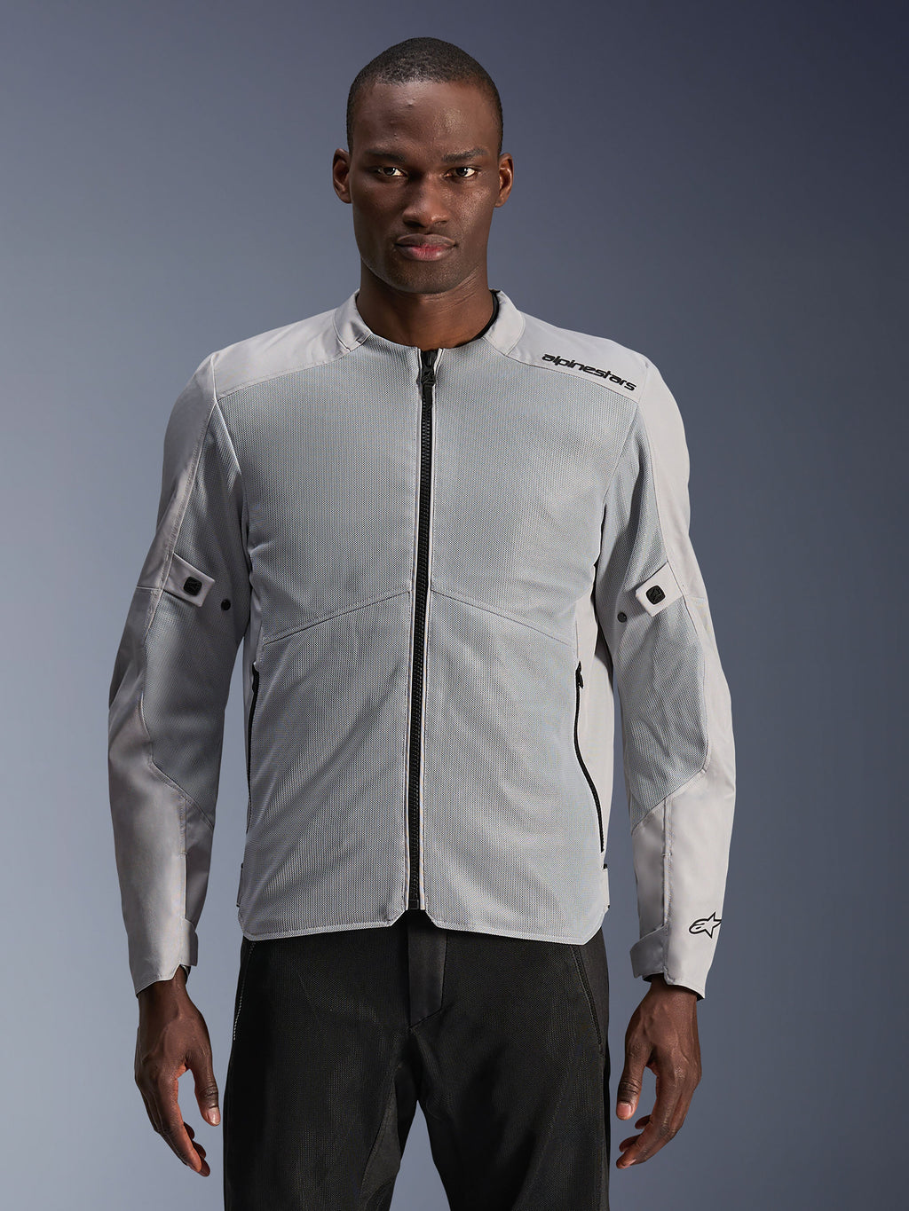 Alpinestars C-1 Air, casaco de moto urbano para homem, prateado e cinzento, com grandes painéis de malha técnica para máximo fluxo de ar, certificado CE Classe A com proteções Nucleon Flex Plus, Tech-Air Ready, design leve e ventilado para condução urbana.