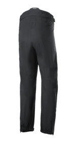 Alpinestars AMT Storm Gear Drystar® XF Pant, sobrecalças de motociclismo pretas, vista traseira com conetor de cintura com fecho de correr de circunferência completa, bainhas elásticas e aberturas de perna com fecho para condução em condições de chuva.