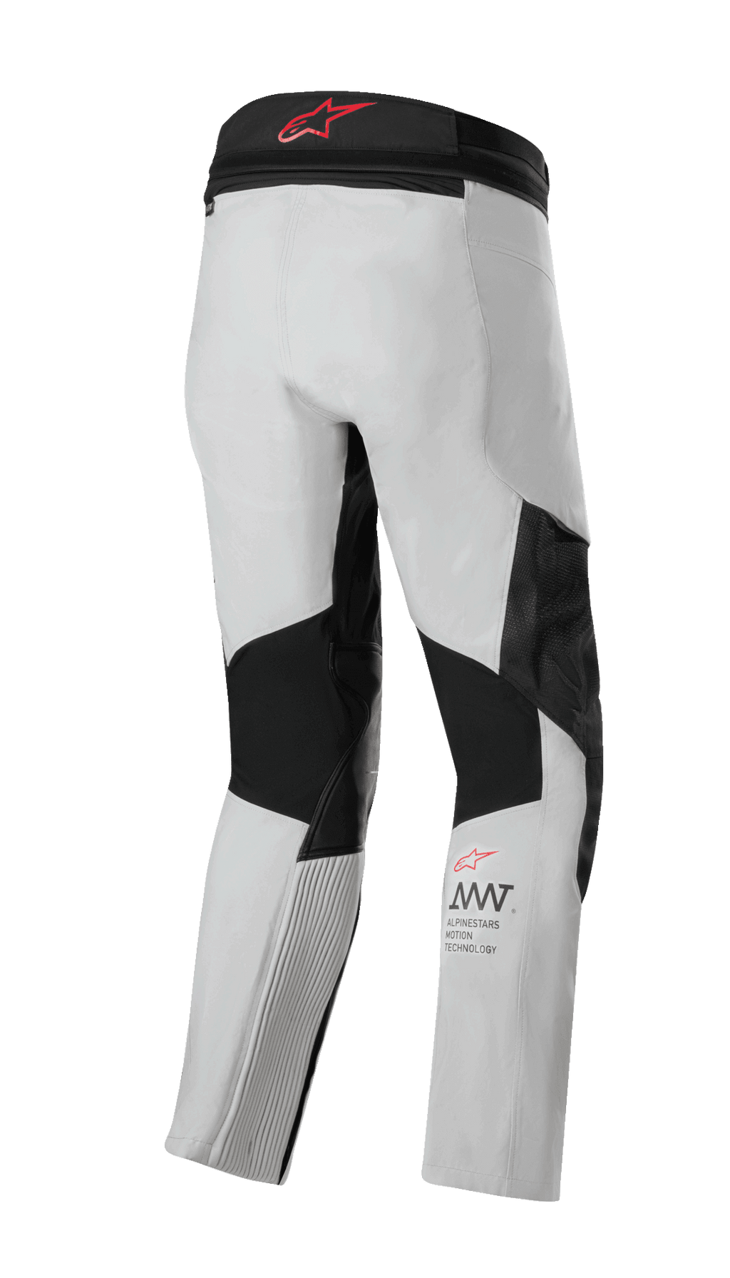 Alpinestars AMT 7 Air Pants, calças de motociclismo, bege e Dark Shadow, vista traseira com painéis elásticos pretos e inserções de ventilação, logótipo vermelho na cintura e marca AMT na parte inferior da perna, equipamento técnico de touring de aventura