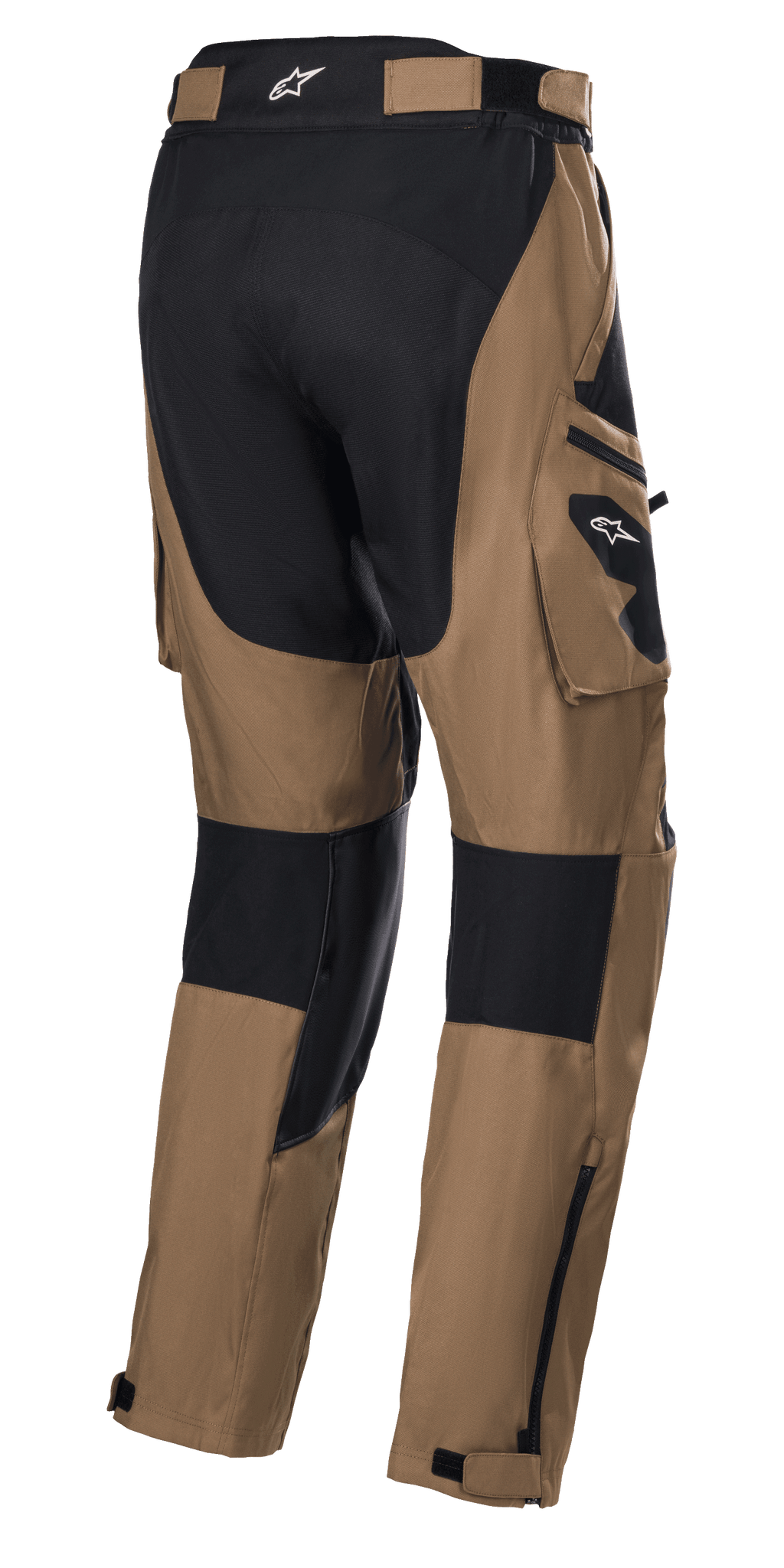 Calças Alpinestars Venture XT Over Boot, camel e preto, calças de motociclismo de aventura e touring, vista traseira com bolsos cargo e painéis de reforço pretos, construção têxtil resistente à água com fechos de correr ajustáveis na parte inferior da perna para ajuste sobre a bota