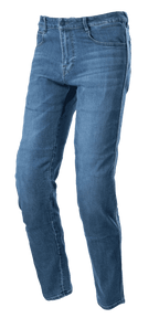 Alpinestars Radon Regular Fit Denim Pants, calças de ganga de motociclismo em azul Rinse Blue, corte direito com design de cinco bolsos, textura de ganga desbotada, fecho de botão e fecho de correr, construção durável para condução urbana
